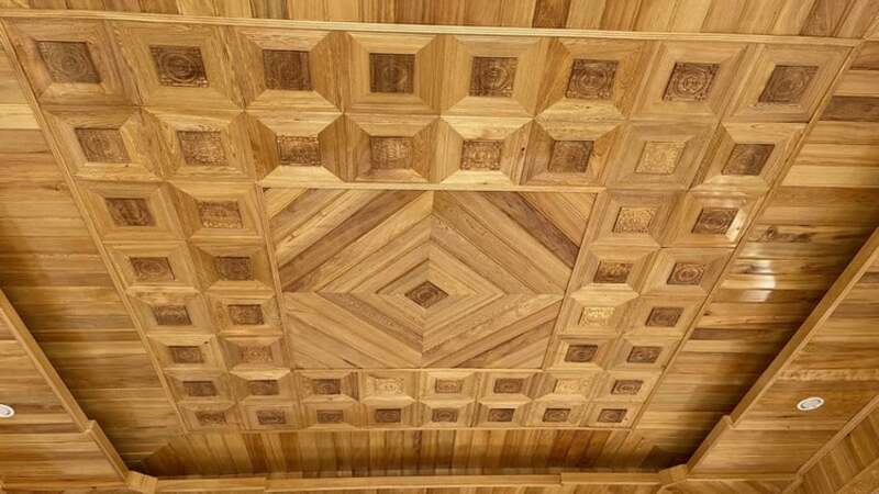 Mẫu trần gỗ phòng khách đẹp
