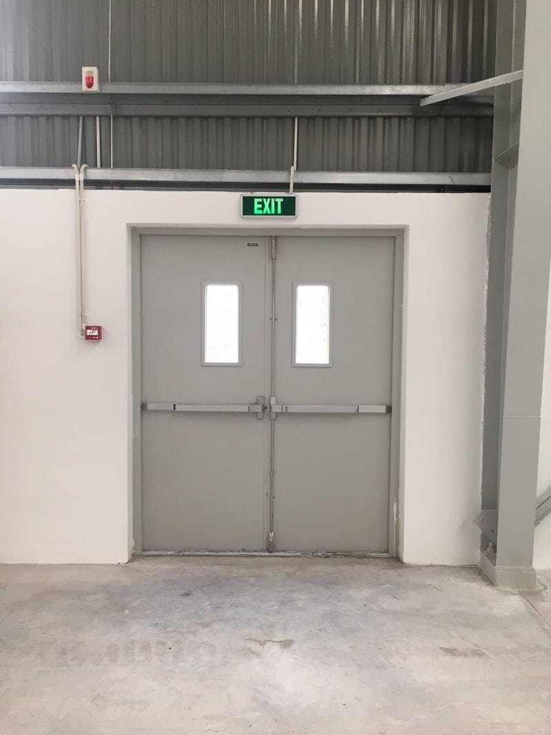 cửa thoát hiển trong thiết kế nhà xưởng